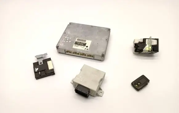 Toyota Avensis T250 Engine ECU kit and lock set 896610F090 MB1758007612