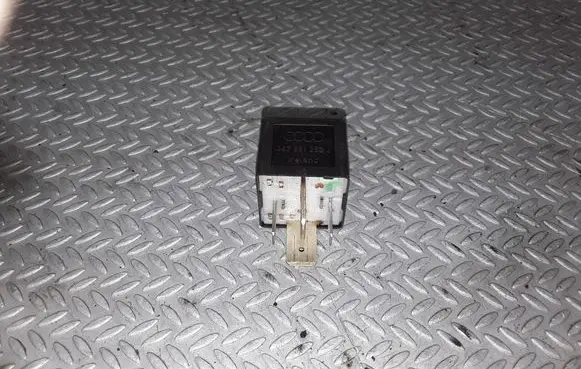 Volkswagen PASSAT B5 Other relay 443951253J