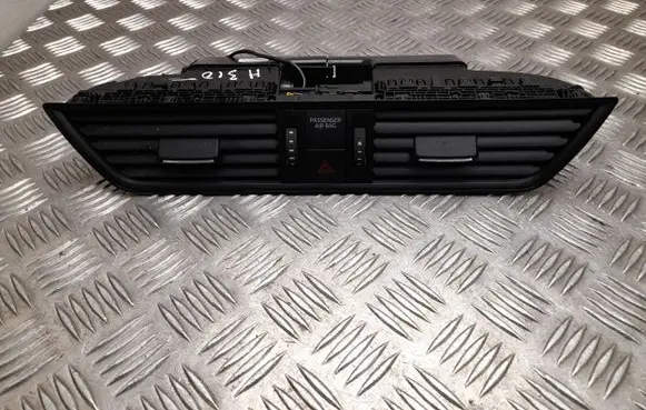 Skoda Superb B8 (3V) Dash center air vent grill 3V0820951E