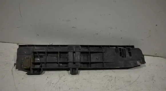 BMW 1 E81 E87 Radiator mount bracket 7524912