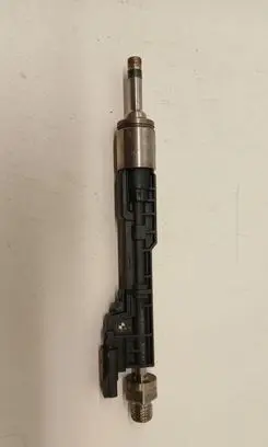 BMW 5 G30 G31 G38 Fuel injector 13648638255 10213541 8638255