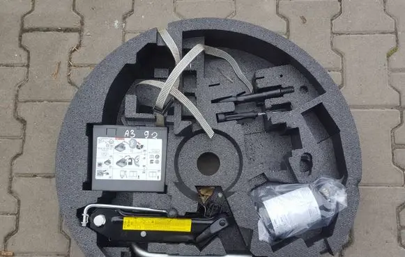 Audi A3 S3 8P Spare wheel section trim 