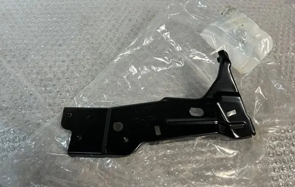 Audi A1 Fender mounting bracket 82A821136 0225103S