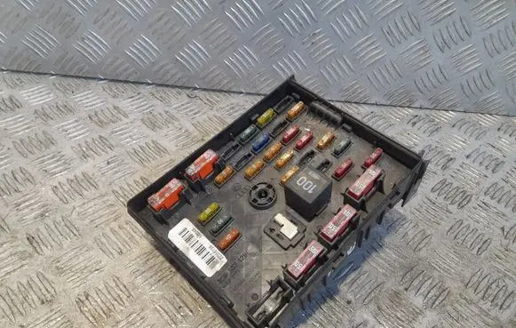 Volkswagen PASSAT CC Fuse module 3C0937125