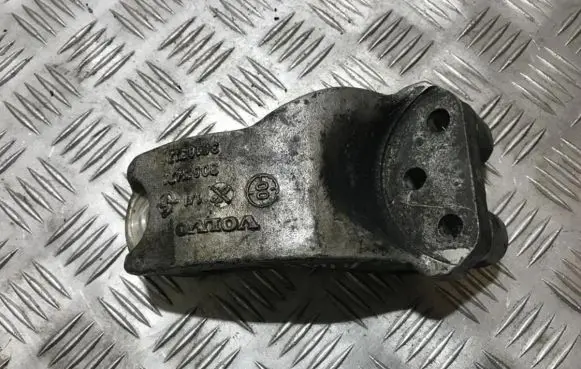 Volvo S40, V40 Engine mounting bracket 30611472 3618312