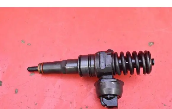 Volkswagen Golf IV Fuel injector 038130073AG