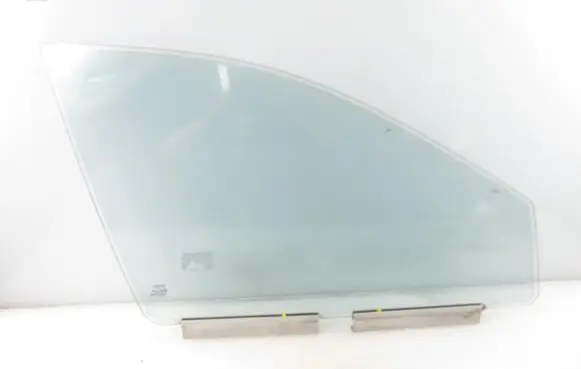 Volvo XC90 Front door window glass four-door 