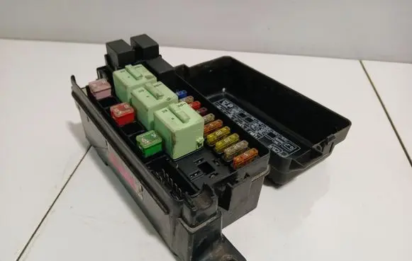 Mini One - Cooper R57 Fuse module 17236010