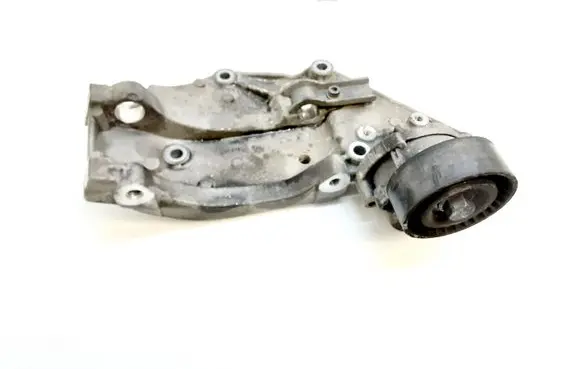 Citroen C4 I Picasso Engine mounting bracket 9682367380