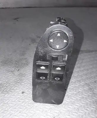 BMW 5 E39 Electric window control switch 8368967
