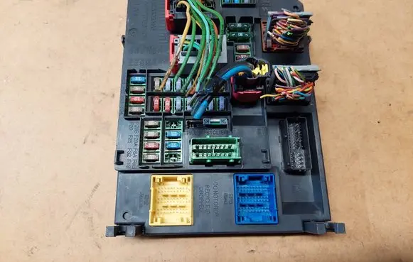 Peugeot 508 Fuse module 9664992380