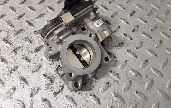 Dacia Sandero III Throttle valve 161200428R