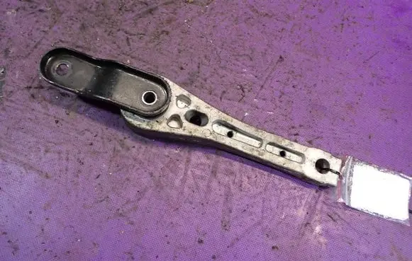 Audi A3 S3 8P Gearbox mounting bracket 