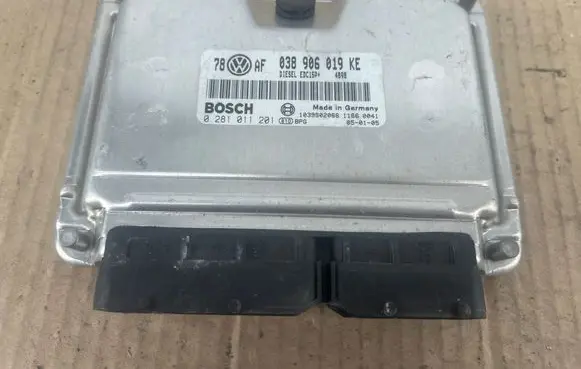 Volkswagen PASSAT B7 Engine control unit/module 038906019KE 1039S02066 0281011201