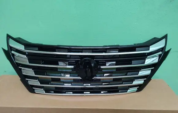 Nissan Rogue Front bumper upper radiator grill 623106RZ1A