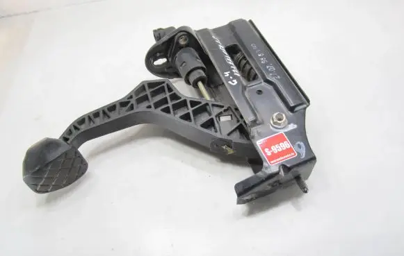 Volkswagen Golf IV Clutch pedal 1J1721321C