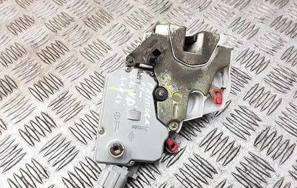 Nissan Primera Rear door lock b0501c