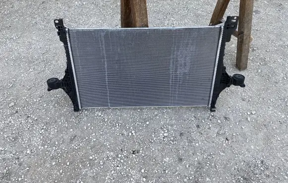 Volvo XC40 Coolant radiator 32339782