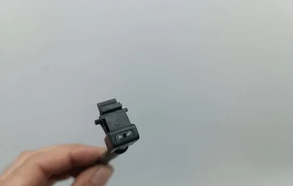 Windshield washer spray nozzle