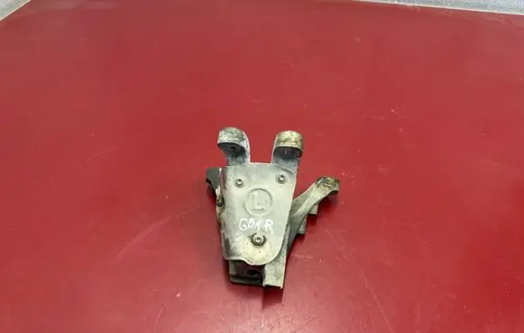 BMW X3 G01 Engine mounting bracket 6870756 6870760 22116870756