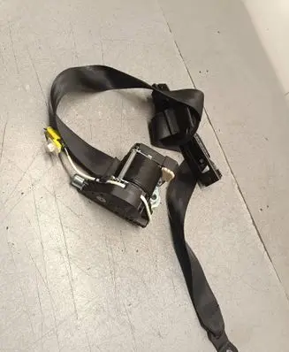 Volkswagen Touran II Front seatbelt 34153870