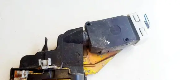 Mitsubishi Space Star Front door lock 01704