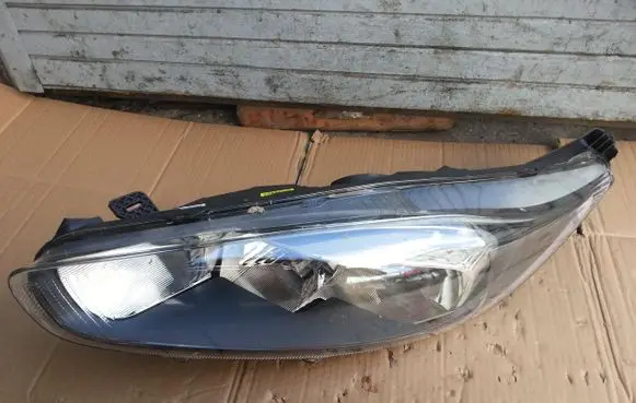 Ford Fiesta Headlight/headlamp