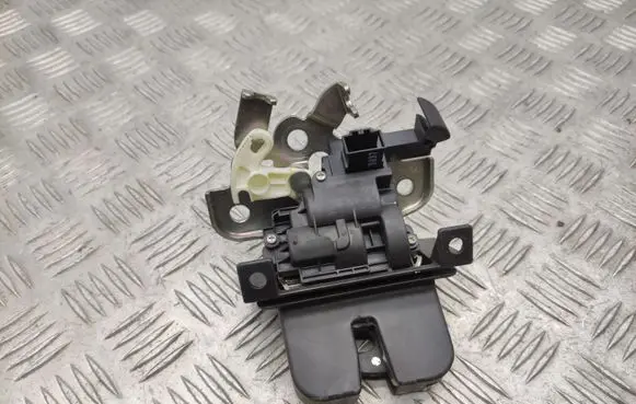 Loading door lock