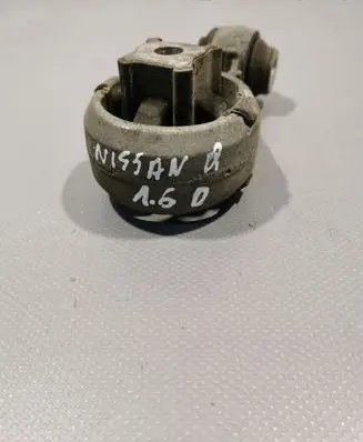 Nissan Qashqai+2 Engine mount bracket