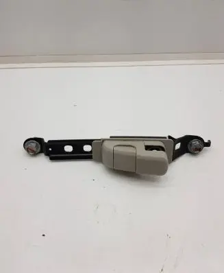 Mitsubishi L200 Seat belt height adjuster 