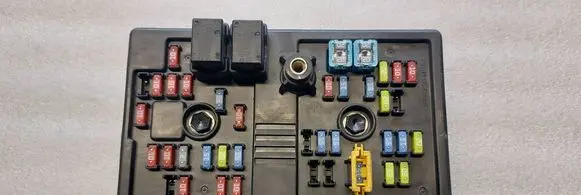 Chevrolet Captiva Fuse module 96821082