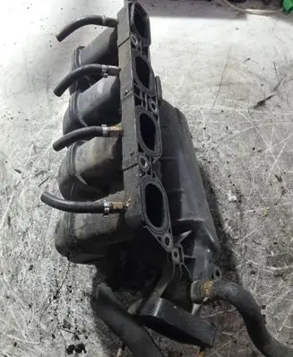 Toyota Avensis T250 Intake manifold 