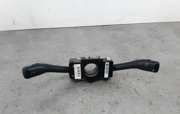 Wiper turn signal indicator stalk/switch