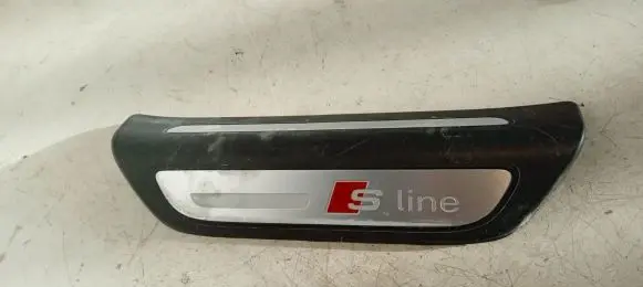 Audi Q3 8U Rear sill trim cover 8U0853375A