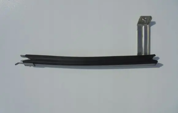 Nissan X-Trail T32 Front door windshield rail 