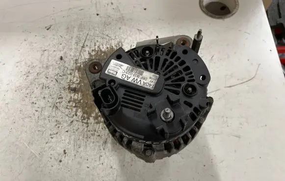 Volkswagen Golf V Generator/alternator 06F903023C 2542695F 406445311