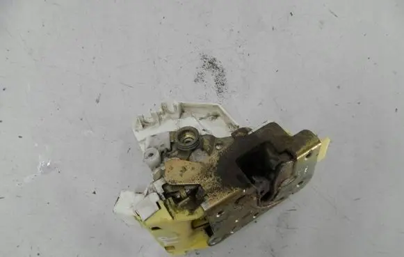 Ford Focus Rear door lock 