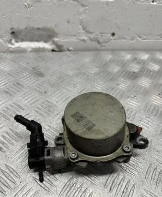 Nissan Qashqai Vacuum pump 146503760r