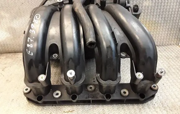 BMW 1 E81 E87 Intake manifold 7529432