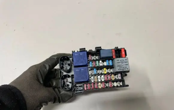 Renault Megane III Fuse box set 1801330