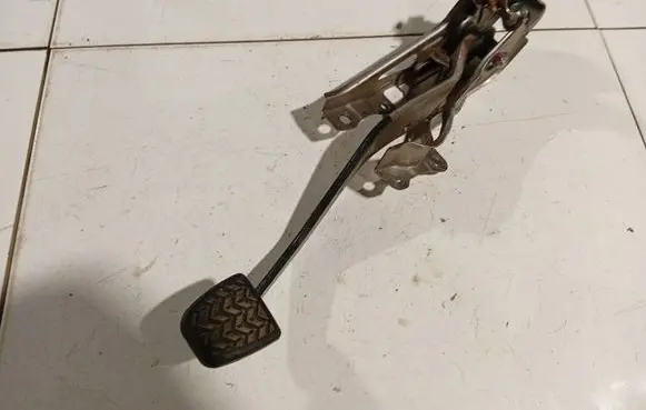Toyota Yaris Brake pedal 