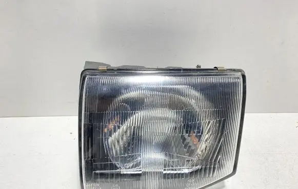 Mitsubishi Pajero Headlight/headlamp 11037747