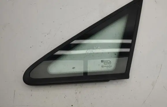 Opel Zafira A Front door vent window glass four-door 