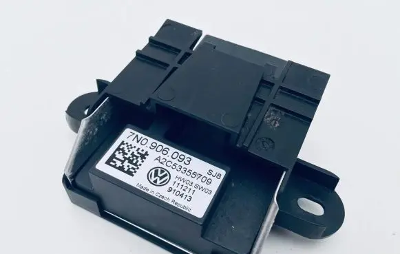Volkswagen Tiguan Fuel injection pump control unit/module 7N0906093