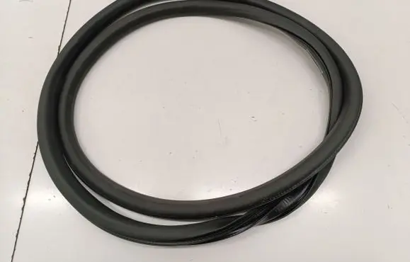 Opel Astra L Front door rubber seal 9847142380
