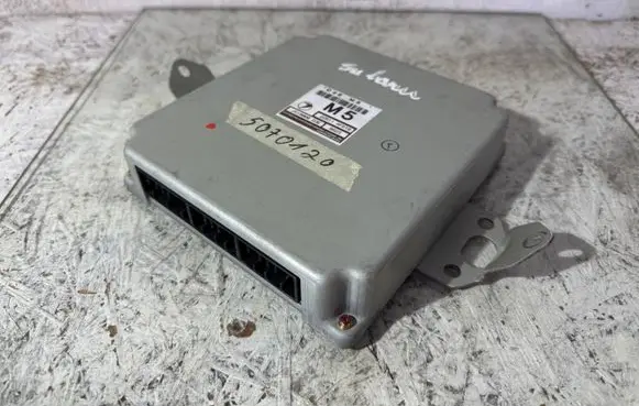 Subaru Legacy Engine control unit/module 22611AF61B 9823 JA18000D3E