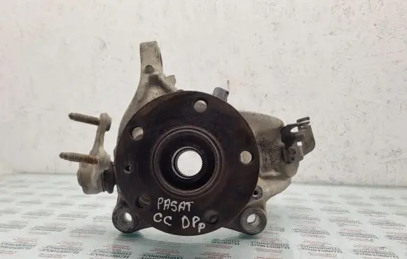 Volkswagen PASSAT CC Front wheel hub 3C0407258F