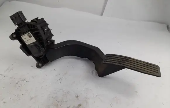 Jeep Cherokee Accelerator throttle pedal 04581652AC 66337E L1519D