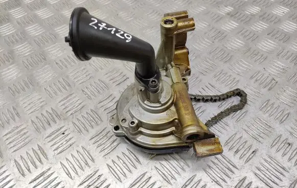 Volkswagen Golf Plus Oil pump 03F115105C