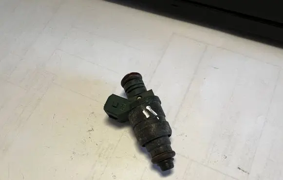 Audi A3 S3 8L Fuel injector 037906031AA